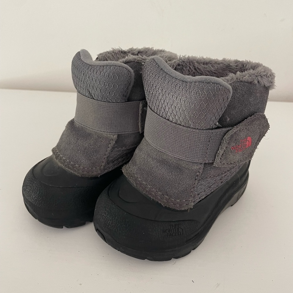 The North Face Toddler Alpenglow II Snow Boots Size 5